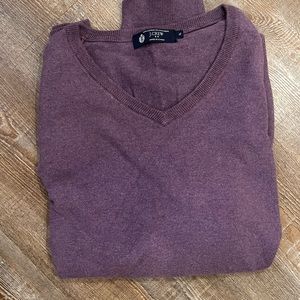 Men’s v neck sweater